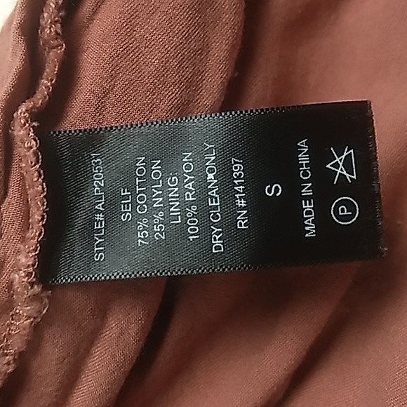 Astr Women's Jumper / Rompers size small in salmon & black with zippered back. - Picture 7 of 9